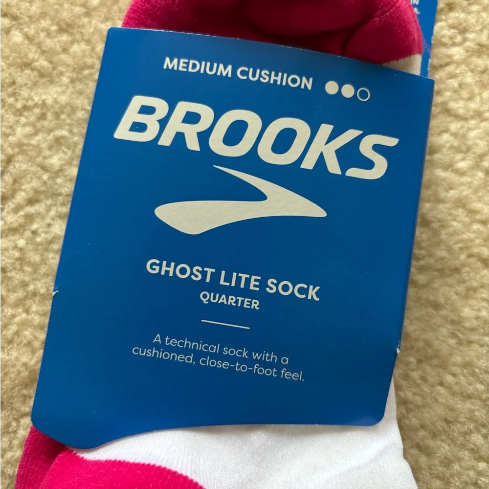 NWT Brooks Women’s Empower Her Ghost Lite Quarter Socks - 2 Pack. Size Medium.
